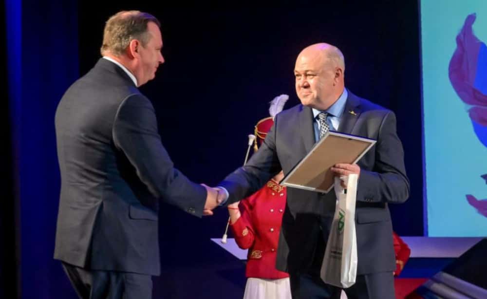 Копию Знамени Победы передали Нижнему Тагилу: глава города рассказал, где будет храниться историческая реликвия