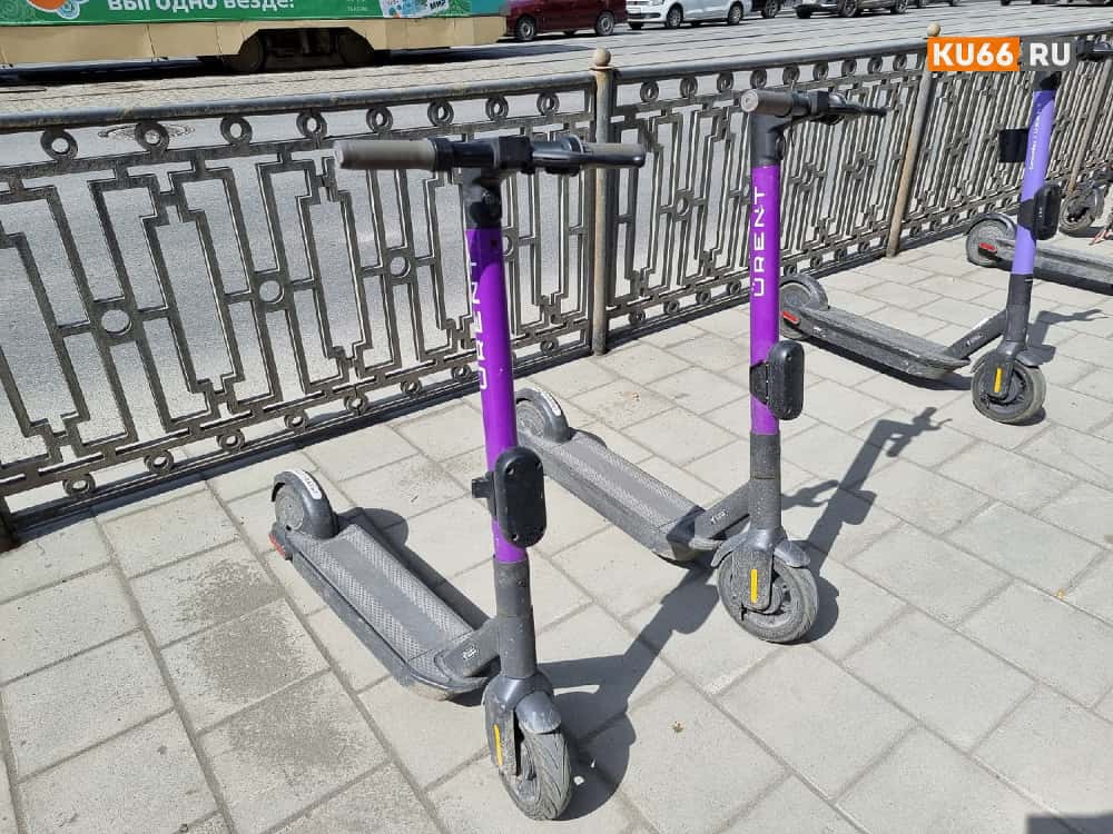 Мама из Нижнего Тагила гоняла на электросамокате с ребенком на руках: ее оштрафовали