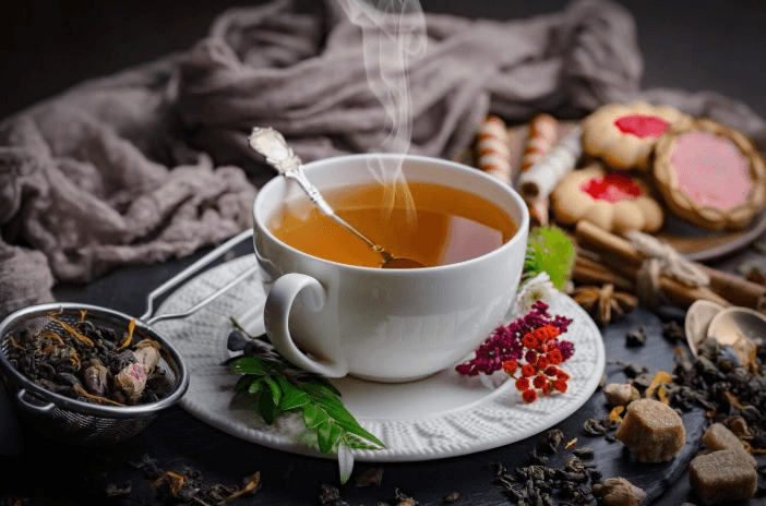 Чай укрепляет кости пожилым женщинам, а кофеин их ослабляет: выводы австралийских учёных