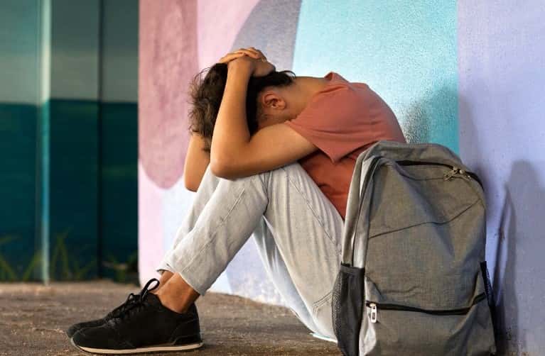 Удары по лежащему: в Нижнем Тагиле возбудили дело после жестокого избиения школьника кикбоксером