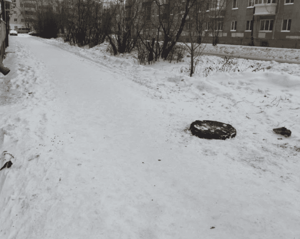 Инцидент в Нижнем Тагиле: школьница провалилась в люк на улице Орджоникидзе