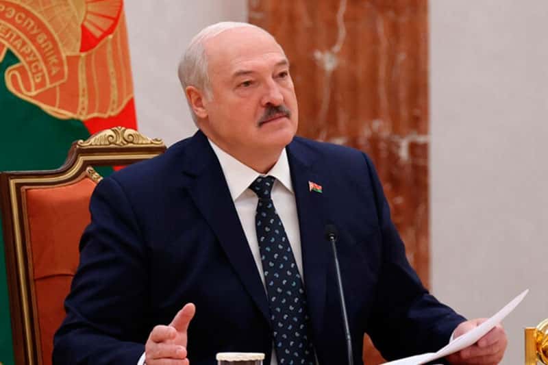 Лукашенко назвал лучшую косметику для женщин