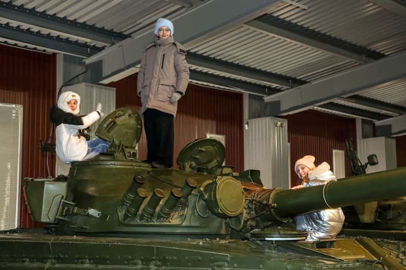 Школьники на УВЗ: путешествие во времени и мастер-класс по танкам