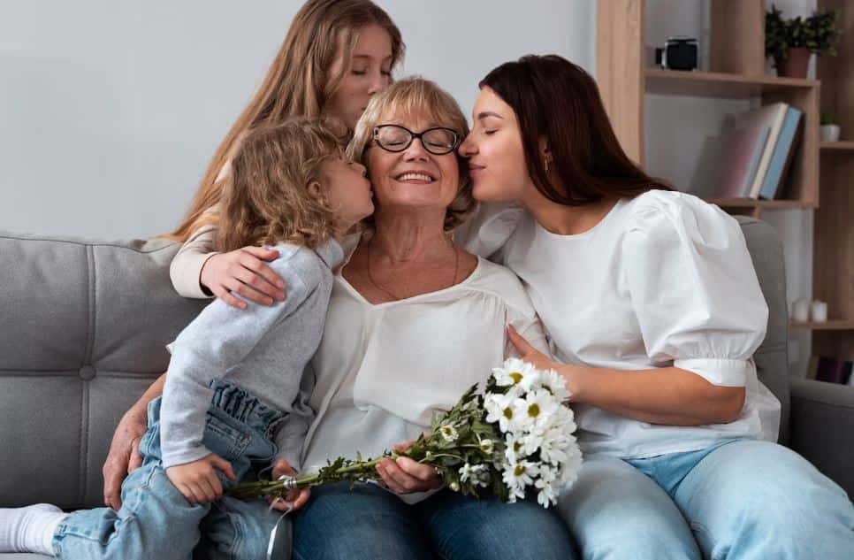 Почему дети отдаляются от стареющих родителей — объяснение писательницы