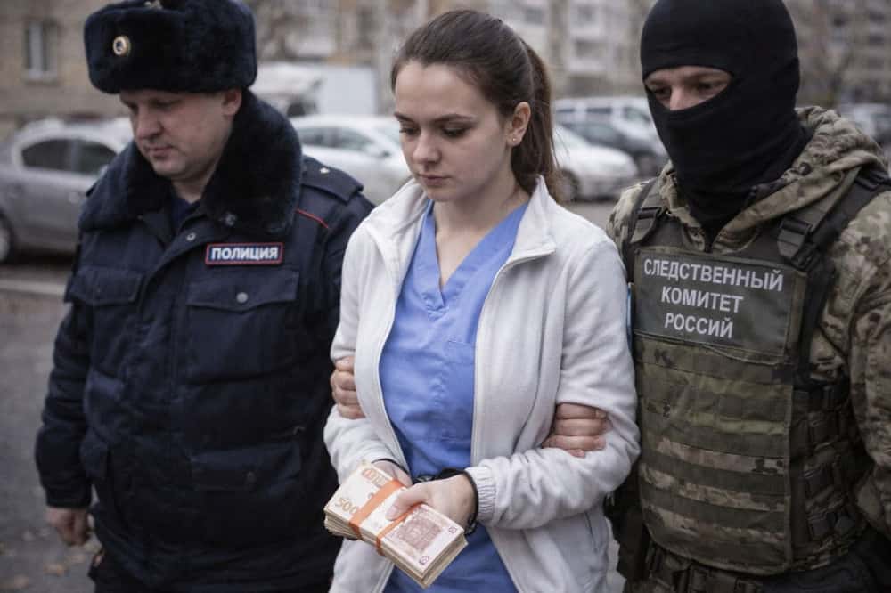 В Екатеринбурге медсестру задержали за участие в мошенничестве с пенсионером на 1 млн рублей