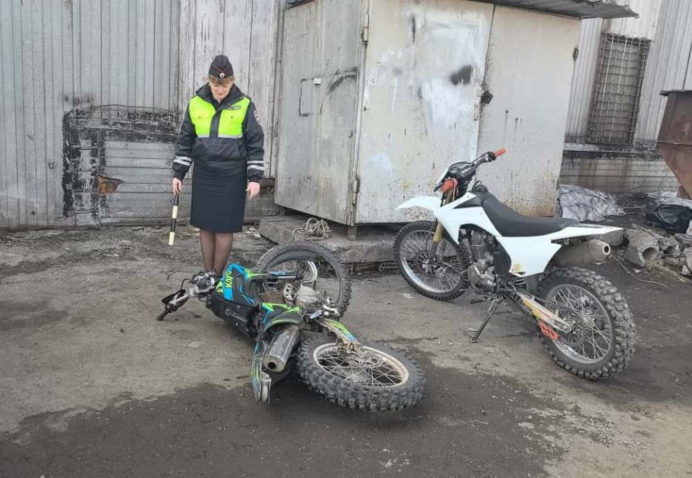 Фары выключены, прав нет: в Нижнем Тагиле водитель питбайка погиб после столкновения с легковушкой