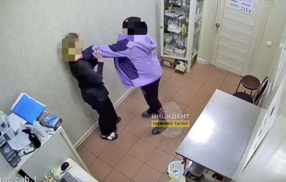 «Не сделали укол собаке»: в Нижнем Тагиле оштрафовали собачницу за побои администратора ветклиники