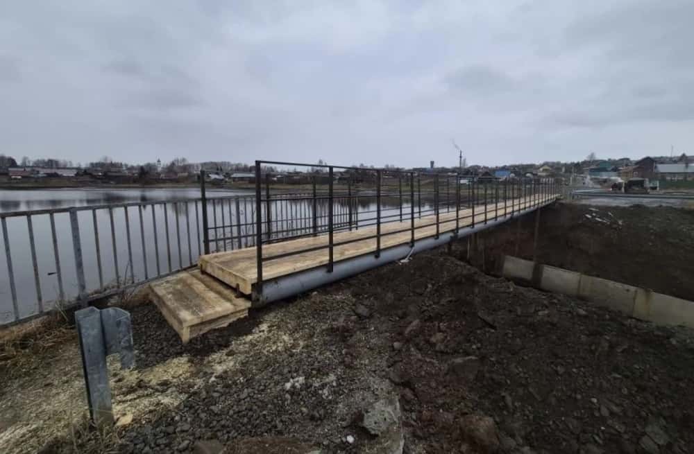 В селе Лая под Нижним Тагилом всего за две недели построили новый мост взамен разрушенного