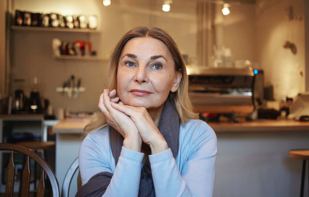 Женщин 50+ не замечают в магазинах: что это за феномен «невидимости» и как с ним бороться 