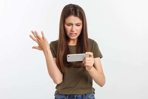 Кто следит за вами через смартфон: 7 шпионских приложений, которые надо удалить 