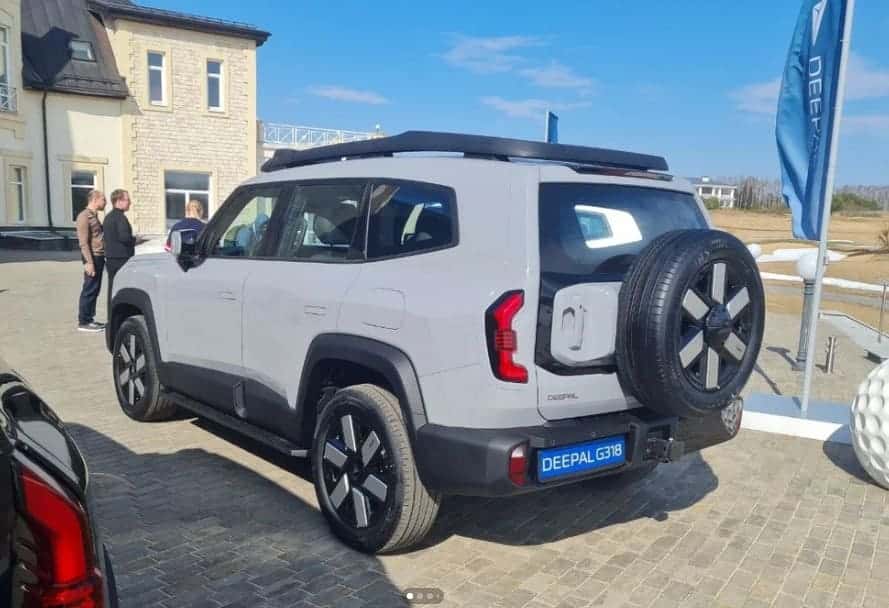 Запрет на массовый сегмент: почему в РФ завозят китайцев за 5–6 млн, но не везут дешевые аналоги Весты