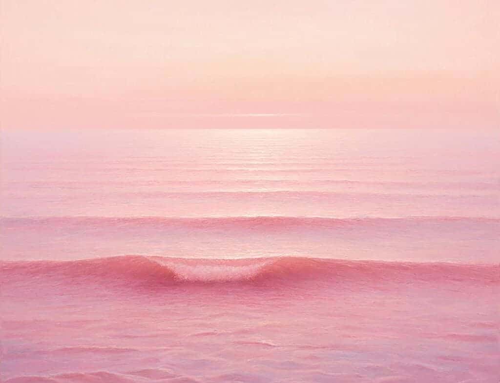 Туристы натираются маслом и лежат на воде: почему в розовом озере нельзя находиться дольше 10 минут