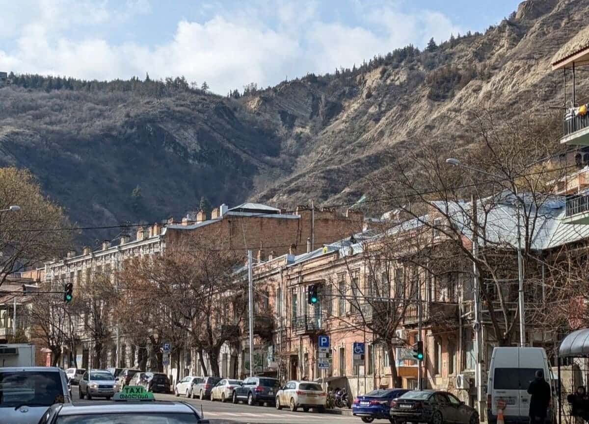 Не покупайте доллары в Грузию: почему рубли менять выгоднее и без двойной конвертации