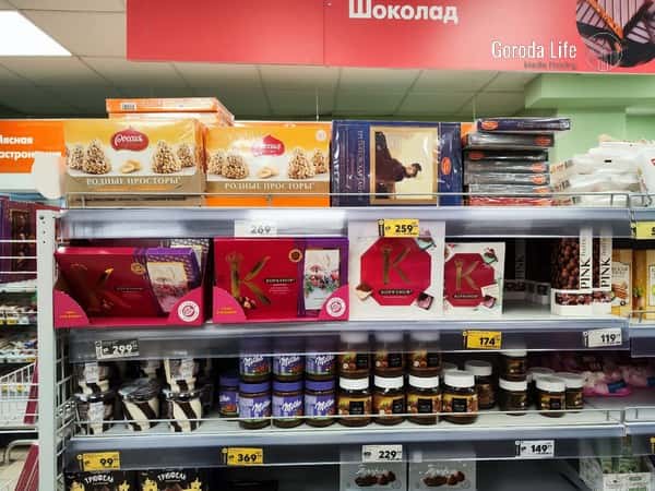 Петушки на палочке и марципан: какими сладостями славятся города России — конфетный туризм