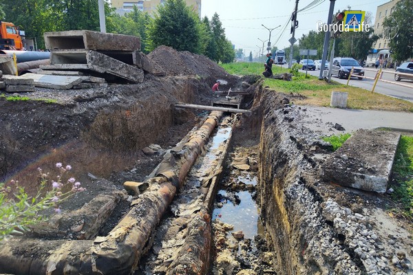 Авария на водоводе в Нижнем Тагиле: очередное отключение холодной воды | Отключение холодной воды в Нижнем Тагиле: авария на Алтайской