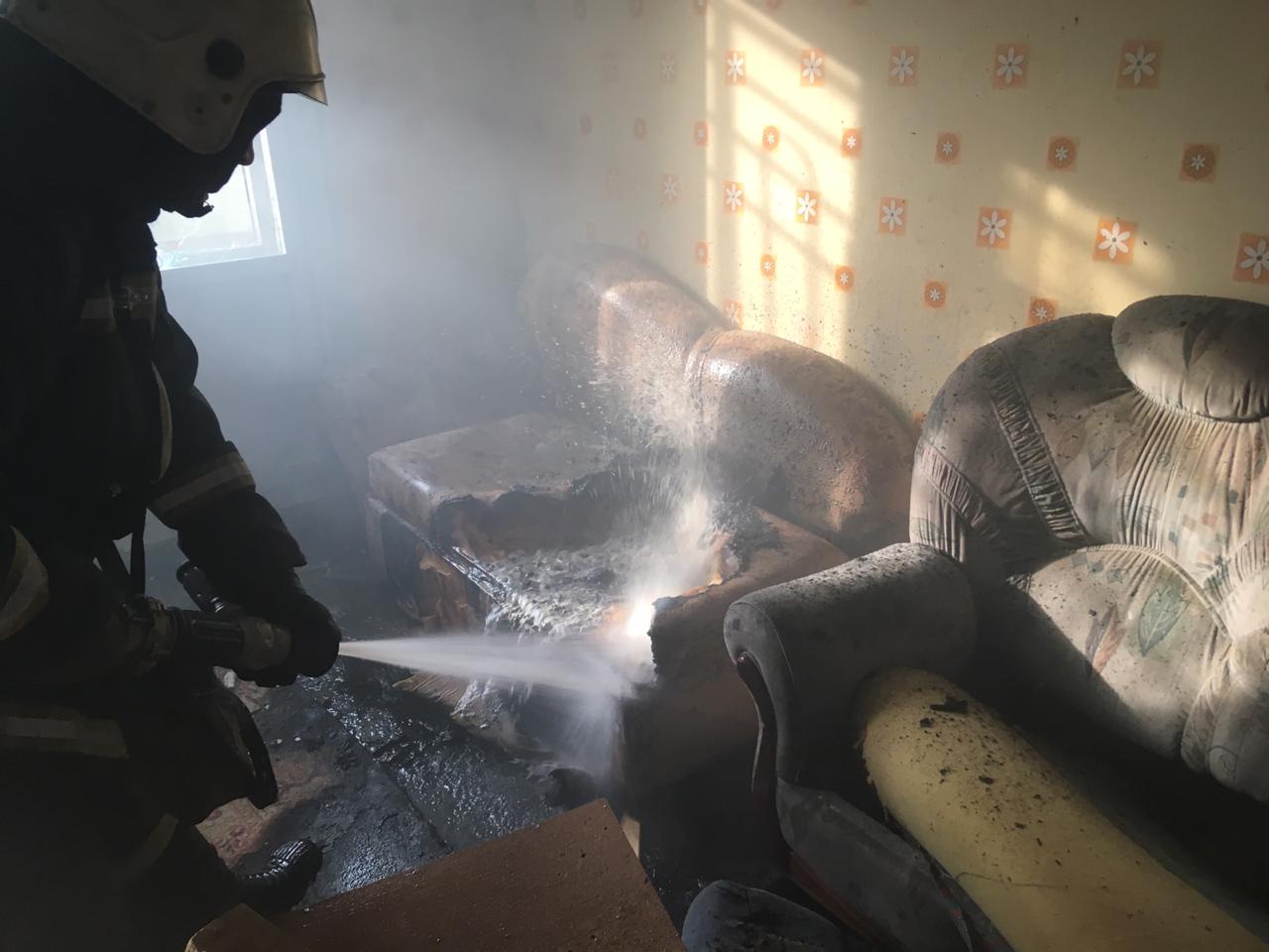 Утром в Нижнем Тагиле в пятиэтажке горела квартира. Эвакуировано 17 человек