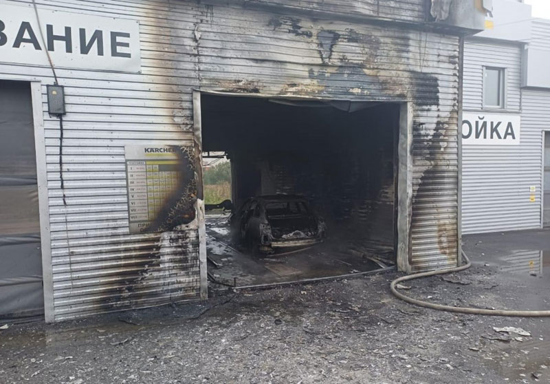 Пожар на автомойке в Нижнем Тагиле: директор сгорел в машине | Директор автомойки погиб при пожаре в Нижнем Тагиле