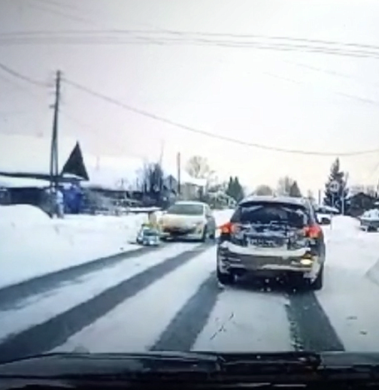 Отец получил административное наказание за катание ребенка по проезжей части на снегокате