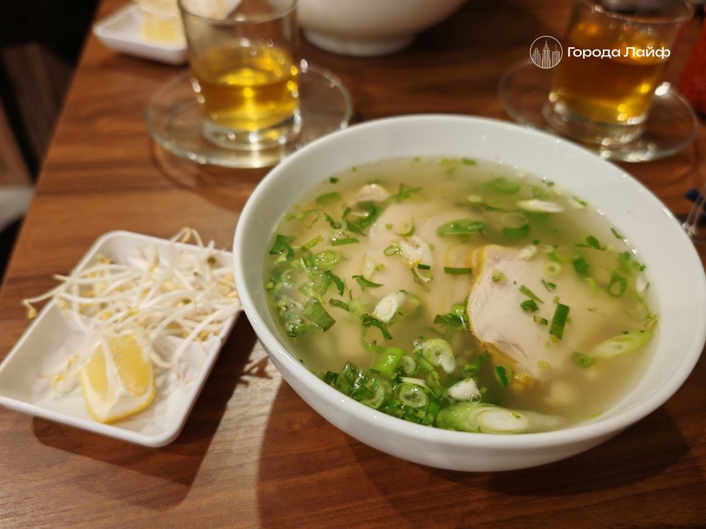 В Бразилии 17-летняя девушка попыталась отравить родителей и брата из-за запрета встреч | Несовершеннолетняя в Бразилии добавила яд в еду родственников