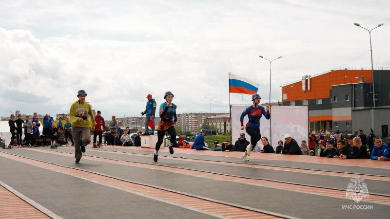 В Нижнем Тагиле прошли соревнования по пожарно-спасательному спорту в честь памяти героев Чернобыля | Юные тагильчане показали себя в первенстве по пожарно-спасательному спорту