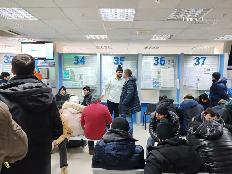 Более 10 тысяч мигрантов в Свердловской области поставили на воинский учет | На Урале более 700 мигрантов поступили на военную службу