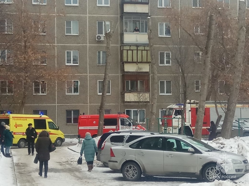 Накануне в Нижнем Тагиле в пятиэтажке загорелся мусор