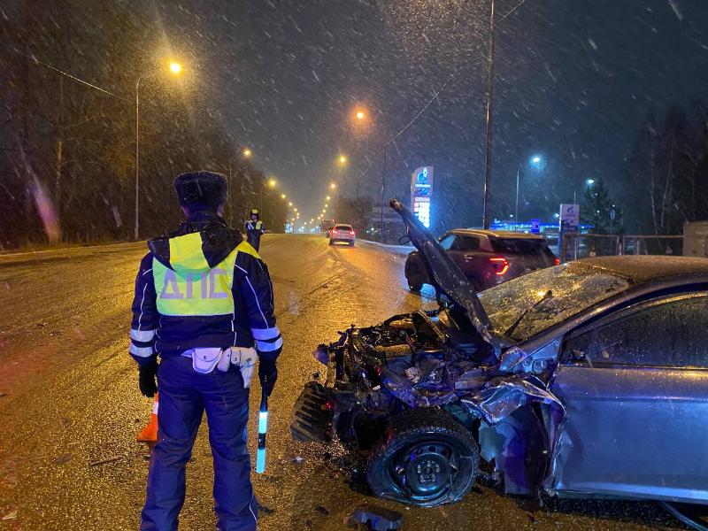В Нижнем Тагиле пострадали трое человек и полуторогодовалый малыш в результате ДТП | В Свердловской области произошла серьезная авария
