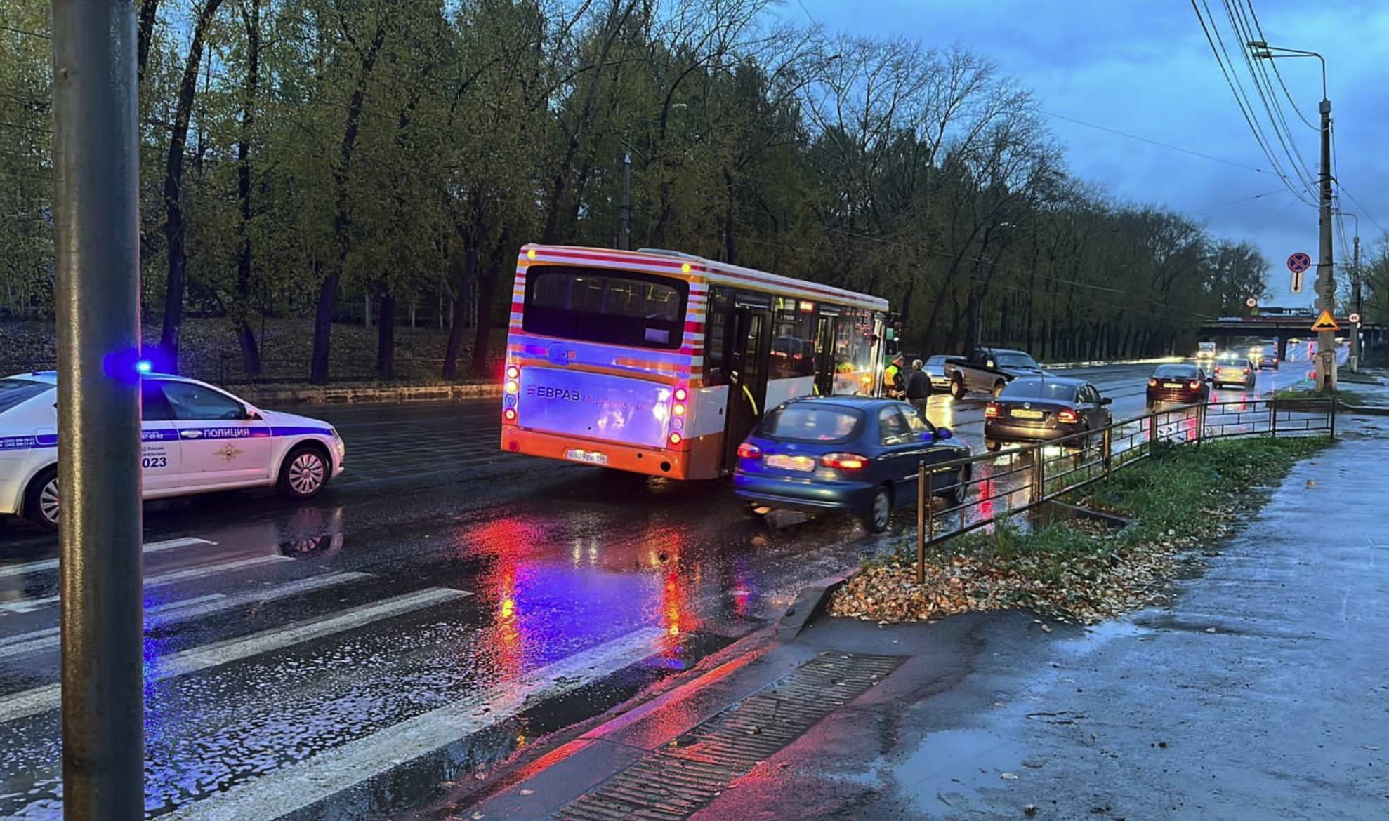 Нарушение водителем автобуса в Нижнем Тагиле правил предоставления преимущества пешеходу привело к ДТП с пострадавшим Нарушение водителем автобуса в Нижнем Тагиле правил предоставления преимущества пешеходу привело к ДТП с пострадавшим