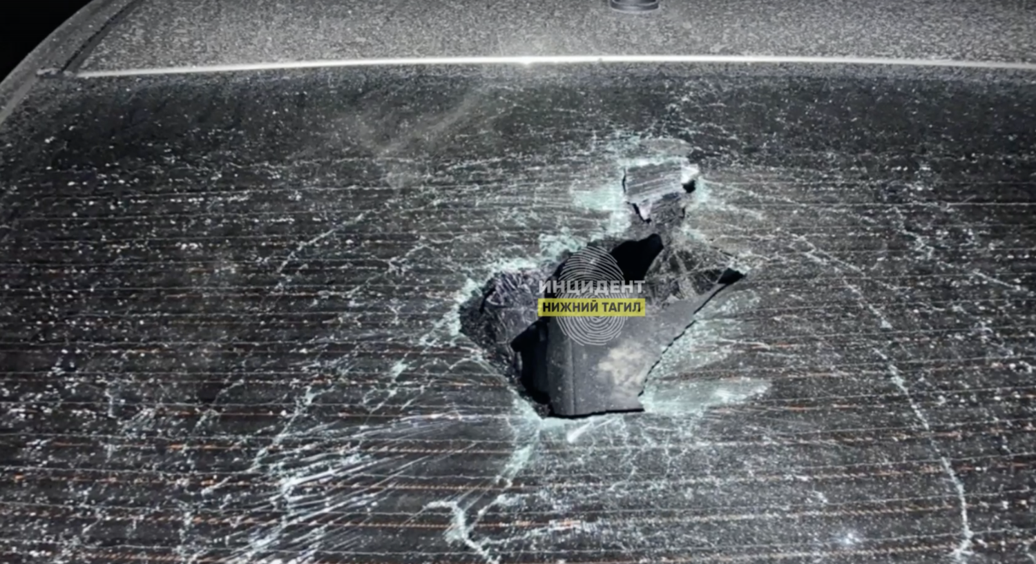 Не оставайтесь равнодушными: разыскиваются автовандалы, изуродовавшие машины на улице Смелянского в Нижнем Тагиле Не оставайтесь равнодушными: разыскиваются автовандалы, изуродовавшие машины на улице Смелянского в Нижнем Тагиле