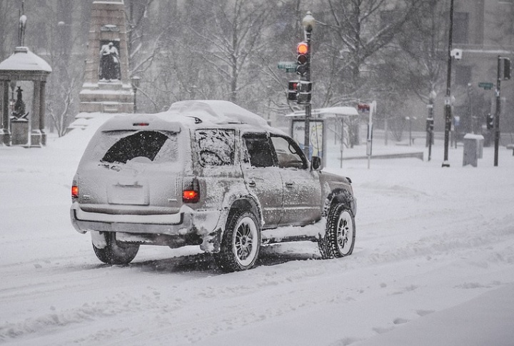 Из-за снегопада под Екатеринбургом ограничили движение автобусов