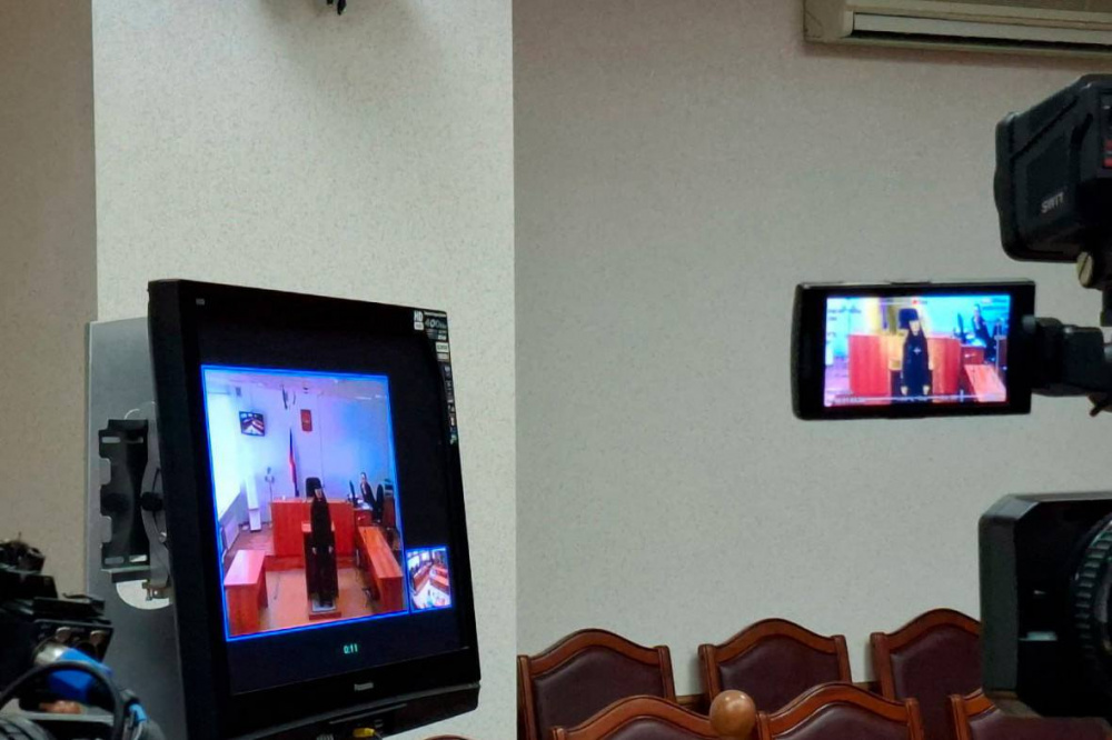 В Свердловском суде начали рассматривать уголовное дело в отношении тагильчанки | На Урале в суде начали рассматривать уголовное дело о реабилитации нацизма