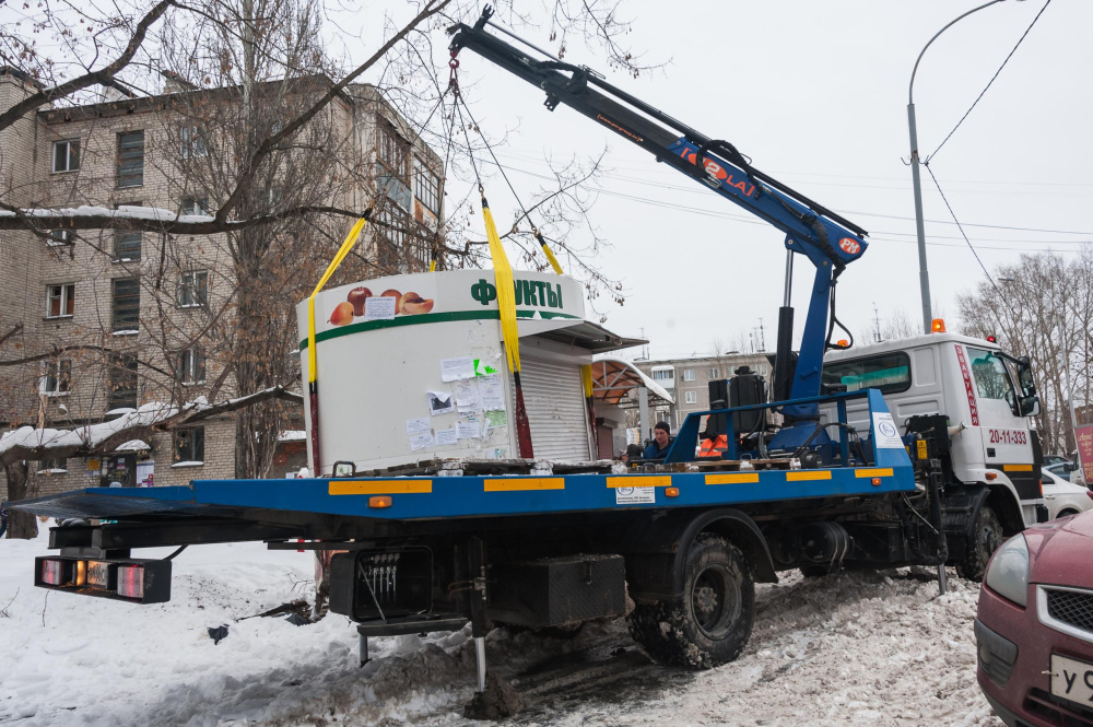 В Екатеринбурге приостановили демонтаж киосков: власти создадут рабочую группу | Губернатор Свердловской области остановил демонтаж киосков в Екатеринбурге
