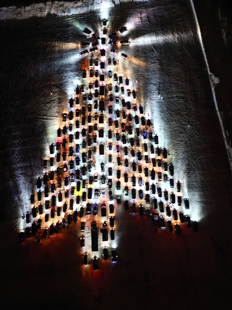 Тагильчане зажгут "Автоёлку" несмотря на 30-градусный мороз: флешмоб обещает новый рекорд России | Мороз не помеха: Нижний Тагил готовит рекордный флешмоб с машинами