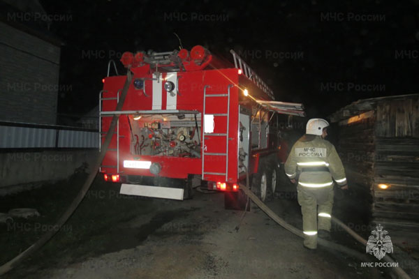 Накануне вечером в Нижнем Тагиле сгорела баня Накануне вечером в Нижнем Тагиле сгорела баня