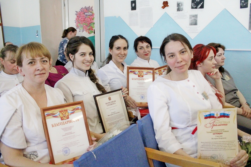 Нижнетагильских медицинских работников госпиталя МВД поздравили с профессиональным праздником Нижнетагильских медицинских работников госпиталя МВД поздравили с профессиональным праздником