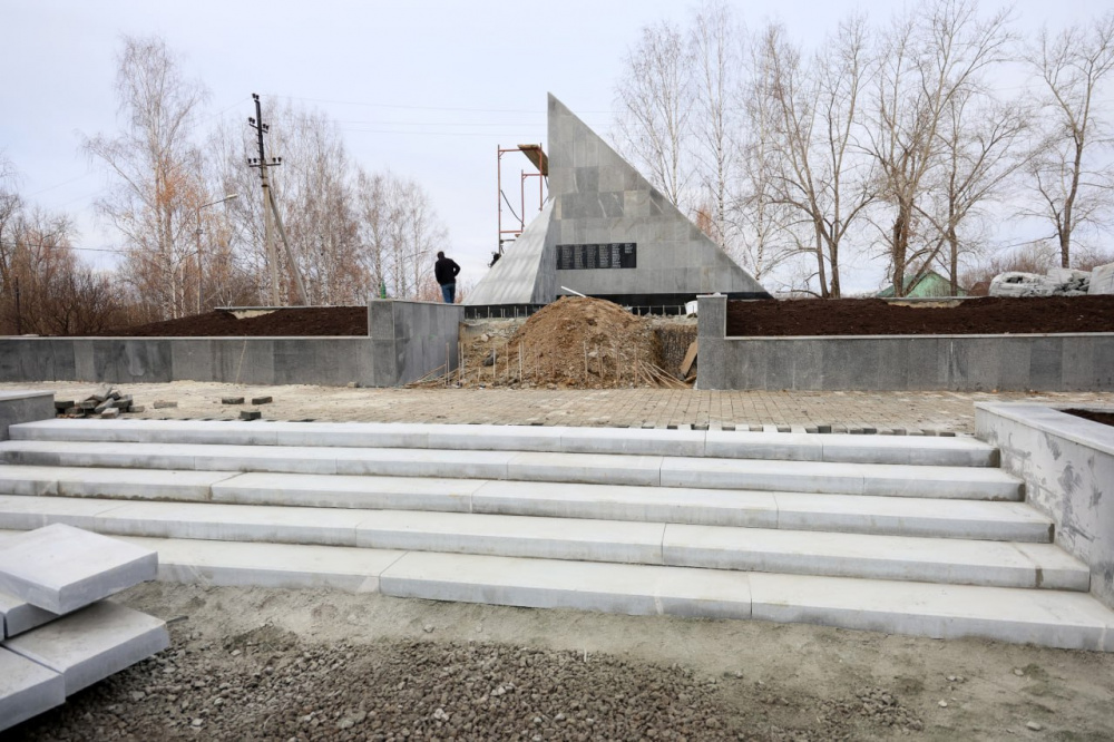 В Нижнем Тагиле мемориалы готовят к юбилею Победы: все работы завершатся до 9 мая 2025 года | На Урале восстанавливают все памятники, посвященные воинам-тагильчанам