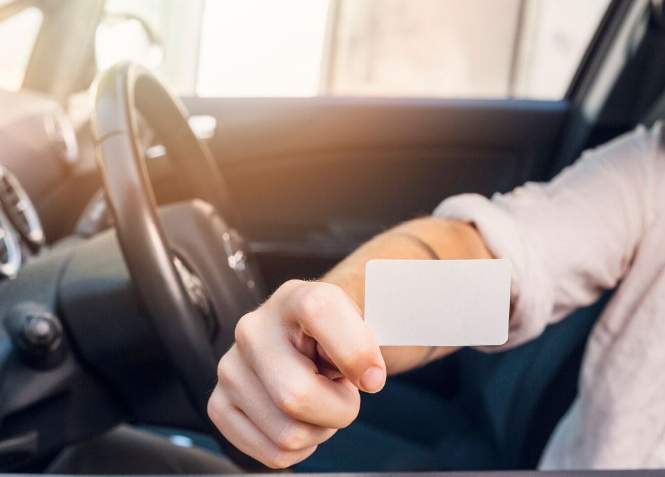 Поездка по Кубани стоила тагильчанину водительского удостоверения | Житель Нижнего Тагила лишился прав после поездки по Кубани 