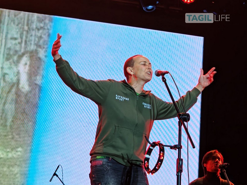 День города - грустный праздник: Юлия Чичерина выступила в Нижнем Тагиле. Видео | В Нижнем Тагиле хедлайнером Дня города стала Юлия Чичерина 