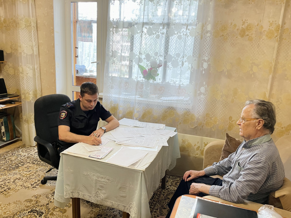 Полицейские Нижнего Тагила предотвратили преступление | На Урале полицейские остановили действия мошенников 