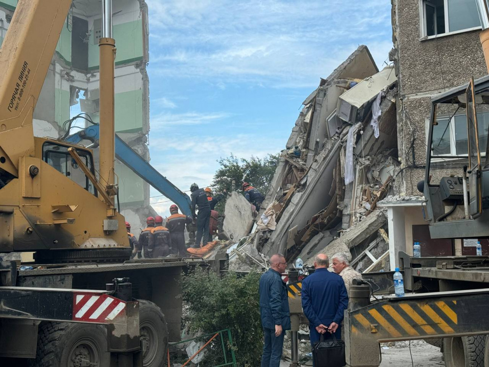 Три ребенка остаются под завалами рухнувшего в Нижнем Тагиле дома спустя сутки | Под завалами рухнувшего в Нижнем Тагиле дома находятся три ребенка Три ребенка остаются под завалами рухнувшего в Нижнем Тагиле дома спустя сутки | Под завалами рухнувшего в Нижнем Тагиле дома находятся три ребенка