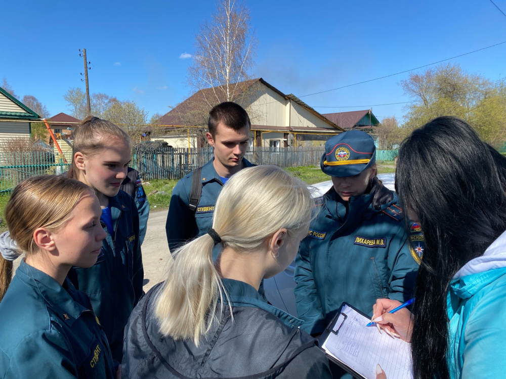 Профилактическое мероприятие в Нижнем Тагиле: сотрудники МЧС и студенты борются с увеличением числа пожаров | Профилактическое мероприятие в Нижнем Тагиле: сотрудники МЧС и студенты борются с увеличением числа пожаров Профилактическое мероприятие в Нижнем Тагиле: сотрудники МЧС и студенты борются с увеличением числа пожаров | Профилактическое мероприятие в Нижнем Тагиле: сотрудники МЧС и студенты борются с увеличением числа пожаров