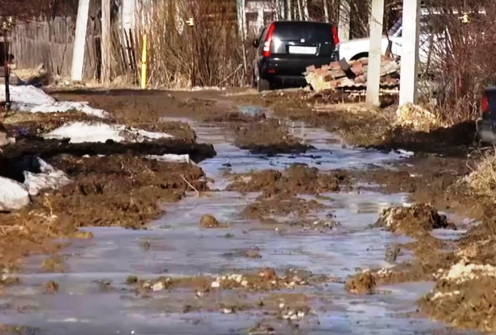 «Скорая не доедет»: жители некоторых улиц Нижнего Тагила отрезаны от мира из-за разбитых дорог | В Нижнем Тагиле после газификации дороги превратились в непролазную грязь