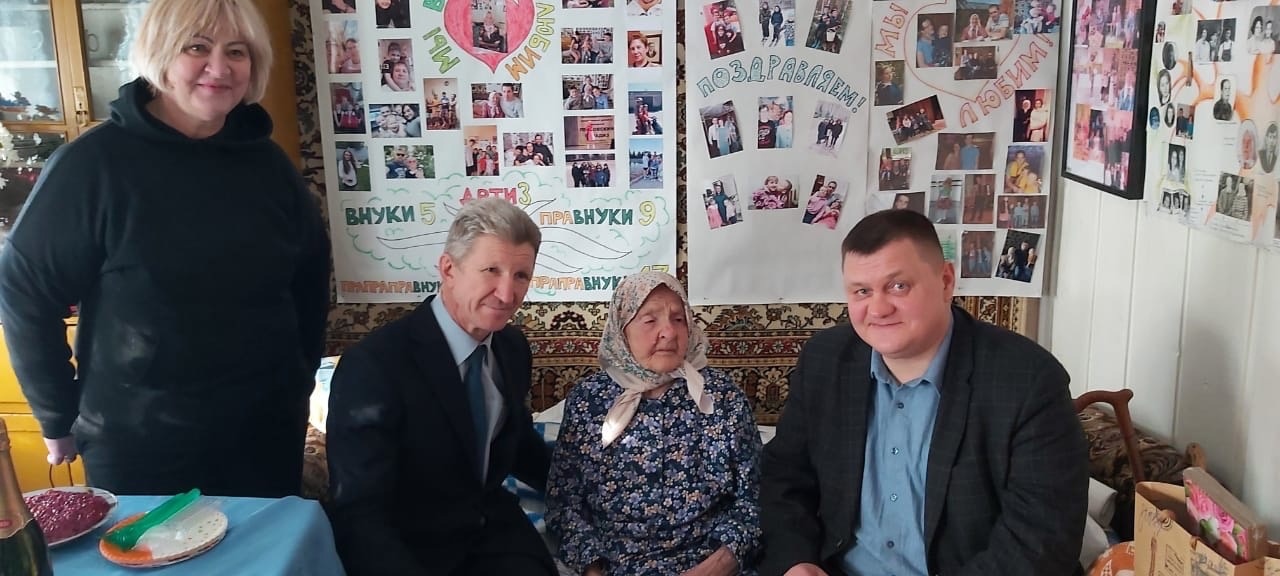 Под Нижним Тагилом чествуют долгожительницу, отметившую 110-летие Под Нижним Тагилом чествуют долгожительницу, отметившую 110-летие