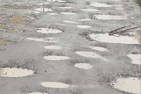 «Нужная жителям, ненужная чиновникам»: дорога под Нижним Тагилом находится в плачевном состоянии | На Урале не могут решить, кто будет ремонтировать дорогу регионального значения «Нужная жителям, ненужная чиновникам»: дорога под Нижним Тагилом находится в плачевном состоянии | На Урале не могут решить, кто будет ремонтировать дорогу регионального значения