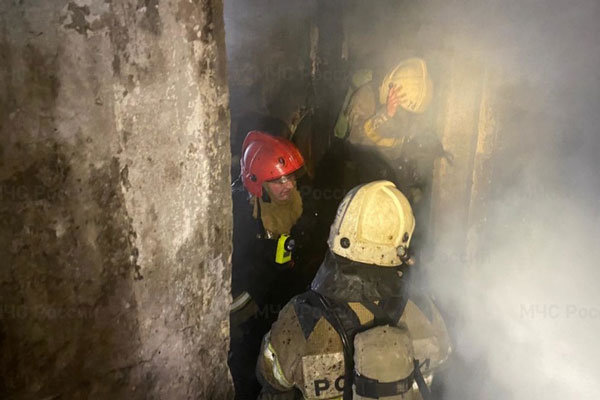 Утром в Нижнем Тагиле в подвале пятиэтажки загорелся матрац. Спасены 2 человека | Пожар в подвале. На Урале огнеборцы спасли двух человек Утром в Нижнем Тагиле в подвале пятиэтажки загорелся матрац. Спасены 2 человека | Пожар в подвале. На Урале огнеборцы спасли двух человек