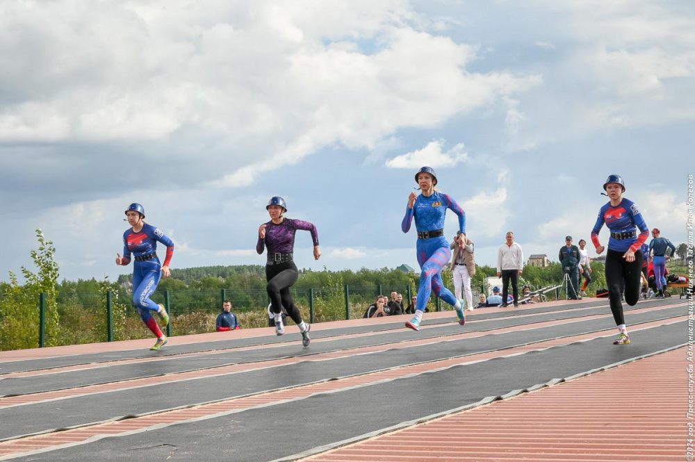 Тагильские пожарные оказались в лидерах профессионального чемпионата | На Урале прошел первый день чемпионата по пожарно-спасательному спорту Тагильские пожарные оказались в лидерах профессионального чемпионата | На Урале прошел первый день чемпионата по пожарно-спасательному спорту