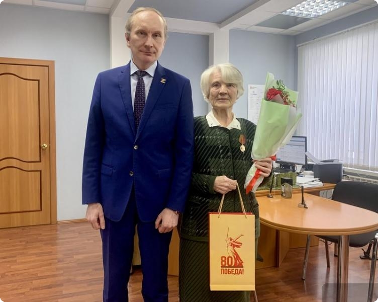 Ветеран Городской больницы №1 Нижнего Тагила, побывавшая в концлагере, получила медаль  | На Урале медалью наградили ветерана городской больницы, чье детство прошло в концлагере