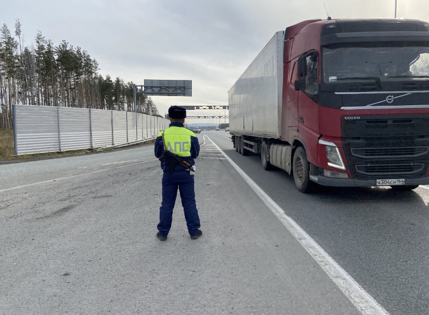 Операция «Грузовик» на Урале: за 3 часа рейда выявлено 50 нарушений ПДД | В Свердловской области проходит операция «Грузовик» по контролю за грузовым транспортом