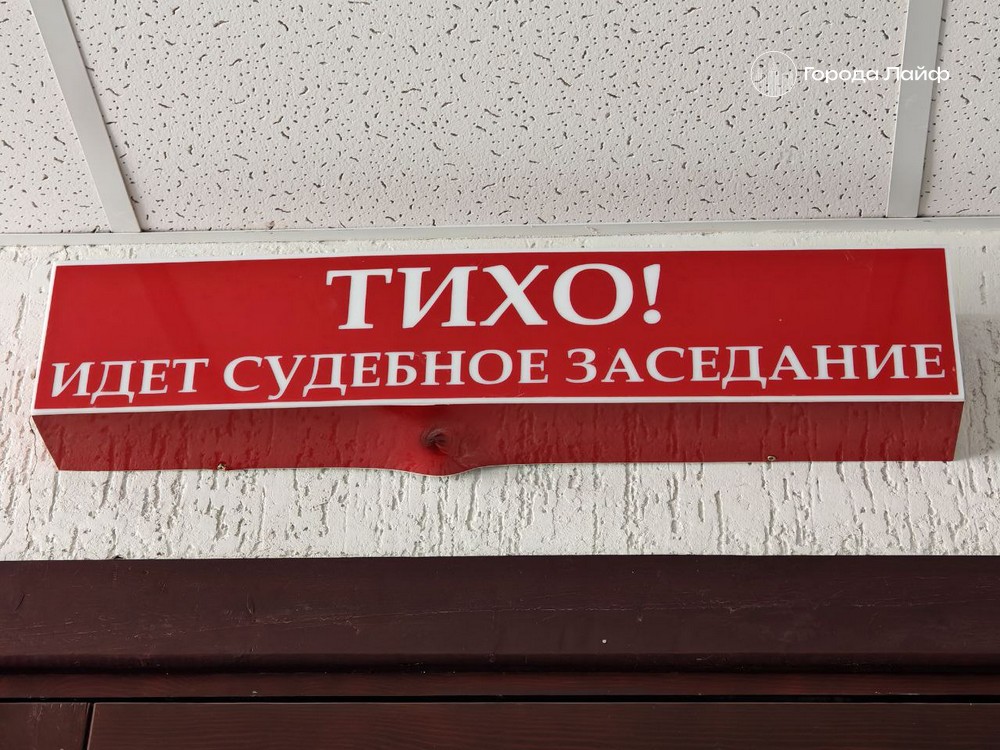 В Екатеринбурге учитель физики предстал перед судом за жестокое обращение с восьмиклассником | Учитель физики в Екатеринбурге обвиняется в избиении ученика