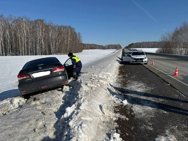 В Ирбитском районе водитель Nissan Almera скончался после съезда в кювет | В Ирбитском районе мужчина погиб в ДТП, автомобиль съехал в кювет